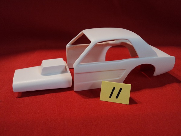 #011 Resin Body Ford Mustang Dirt Modified w/Hood