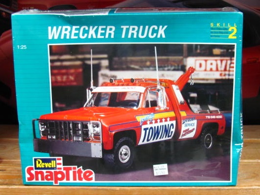 Revell Chevy Wrecker Truck SnapTite Kit Sealed