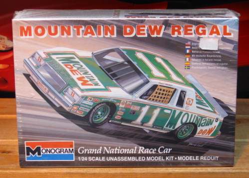 #11 Mountain Dew Darrell Waltrip 1982 Monogram Kit Sealed