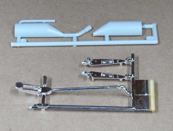Floor Jack and Racing Gas Can Lot of 5