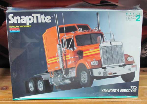 Monogram Kenworth Aerodyne Conventional SnapTite 1/25 Scale Kit Sealed