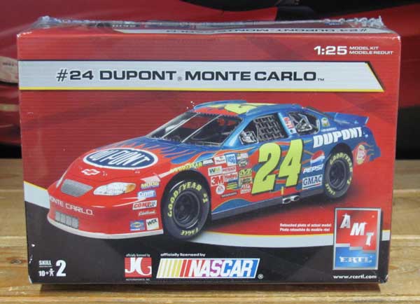 #24 DuPont Jeff Gordon 2004 Monte Carlo AMT Kit Sealed